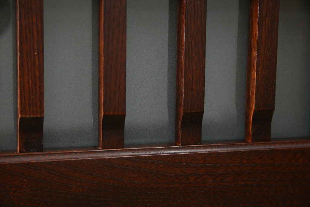 中古　美品　和の品格感じる佇まいが魅力的な格子引戸の水屋箪笥　(R-085260)