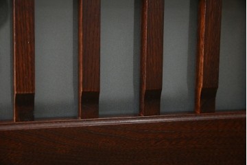 中古　美品　和の品格感じる佇まいが魅力的な格子引戸の水屋箪笥　(R-085260)