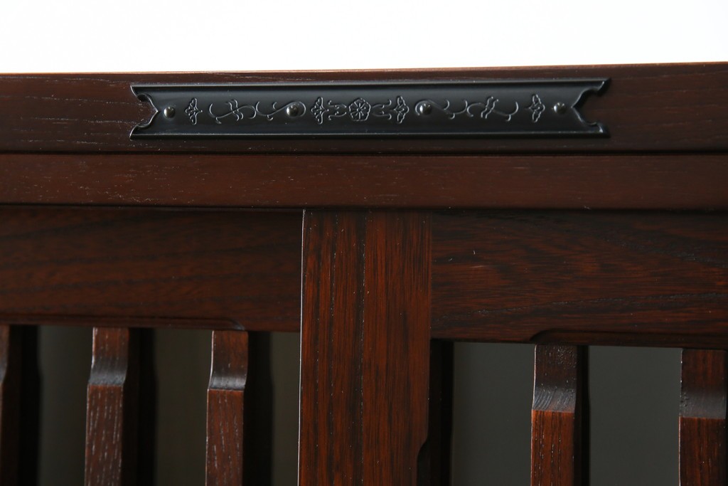 中古　美品　和の品格感じる佇まいが魅力的な格子引戸の水屋箪笥　(R-085260)