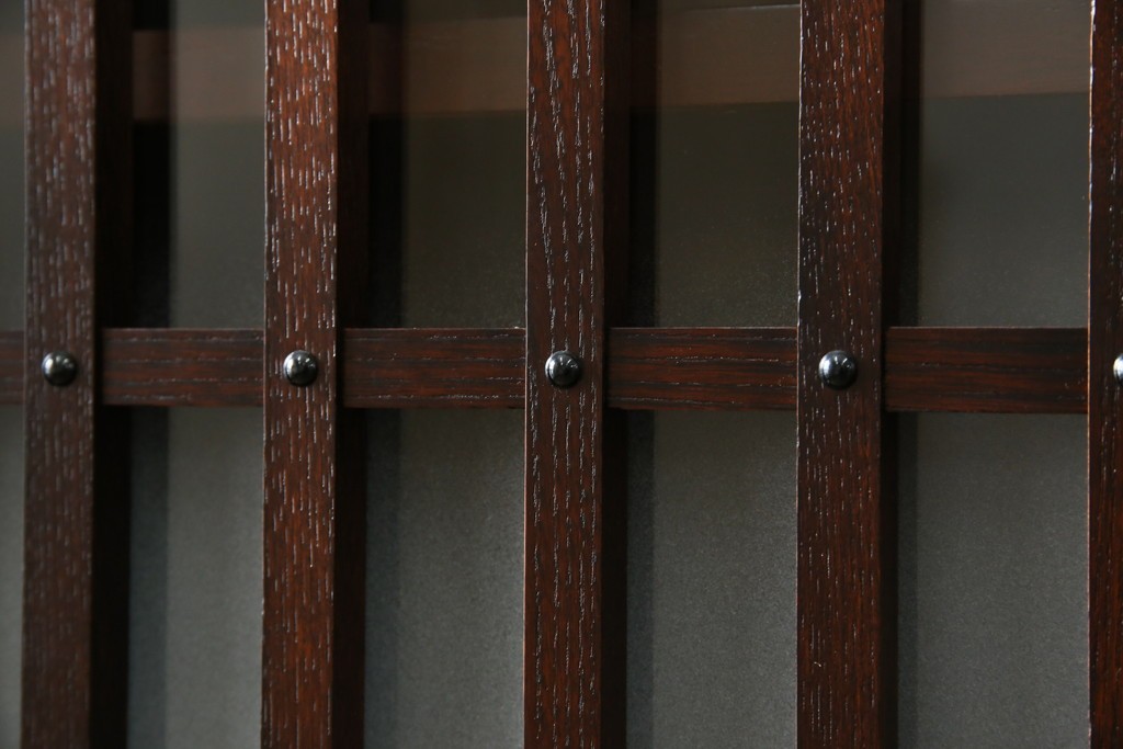 中古　美品　和の品格感じる佇まいが魅力的な格子引戸の水屋箪笥　(R-085260)