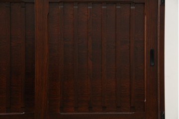 中古　美品　和の品格感じる佇まいが魅力的な格子引戸の水屋箪笥　(R-085260)