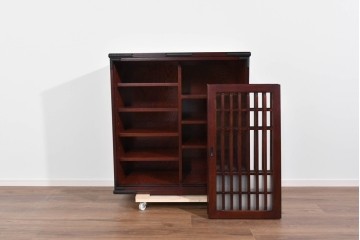 中古　美品　和の品格感じる佇まいが魅力的な格子戸付き水屋箪笥サイドボード　(R-085261)