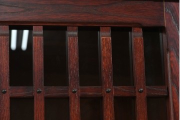 中古　美品　和の品格感じる佇まいが魅力的な格子戸付き水屋箪笥サイドボード　(R-085261)