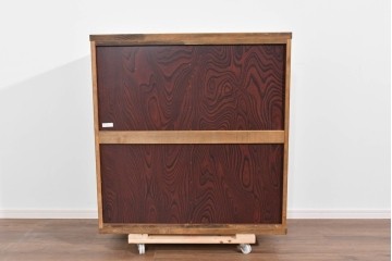 中古　美品　和の品格感じる佇まいが魅力的な格子戸付き水屋箪笥サイドボード　(R-085261)