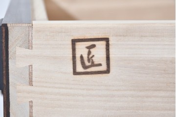 《天板取り付け加工費込み》中古　美品　和の品格感じる佇まいが魅力的な水屋箪笥サイドボード　(R-085262)