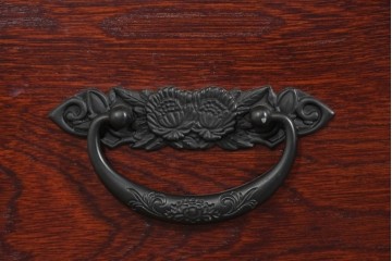 《天板取り付け加工費込み》中古　美品　和の品格感じる佇まいが魅力的な水屋箪笥サイドボード　(R-085262)