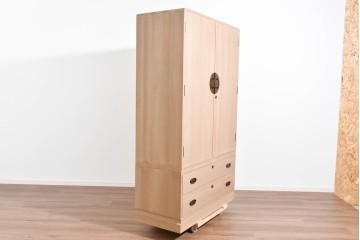 中古　名店‼　桔梗屋箪笥店　伝統工芸師 加藤隆康作　松竹梅文の金具が上品な桐箪笥　(R-085263)