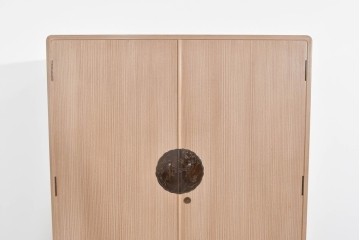 中古　名店‼　桔梗屋箪笥店　伝統工芸師 加藤隆康作　松竹梅文の金具が上品な桐箪笥　(R-085263)