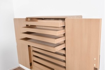 中古　名店‼　桔梗屋箪笥店　伝統工芸師 加藤隆康作　松竹梅文の金具が上品な桐箪笥　(R-085263)