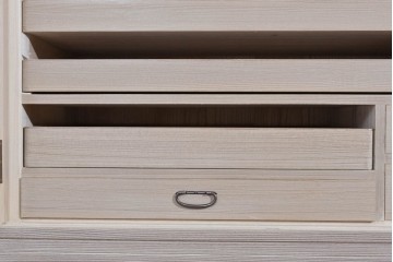 中古　名店‼　桔梗屋箪笥店　伝統工芸師 加藤隆康作　松竹梅文の金具が上品な桐箪笥　(R-085263)