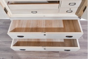 中古　名店‼　桔梗屋箪笥店　伝統工芸師 加藤隆康作　松竹梅文の金具が上品な桐箪笥　(R-085263)