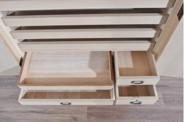 中古　名店‼　桔梗屋箪笥店　伝統工芸師 加藤隆康作　松竹梅文の金具が上品な桐箪笥　(R-085263)