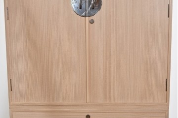 中古　名店‼　桔梗屋箪笥店　伝統工芸師 加藤隆康作　松竹梅文の金具が上品な桐箪笥　(R-085263)