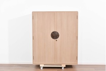 《脚(台輪)取り付け加工費込み》　中古　名店‼ 　桔梗屋箪笥店　伝統工芸師  加藤隆康作　豊富な収納を備えた桐箪笥　(R-085264)