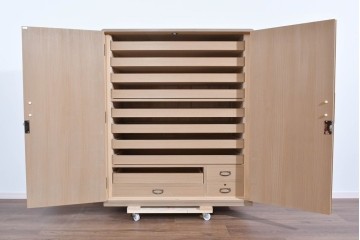 《脚(台輪)取り付け加工費込み》　中古　名店‼ 　桔梗屋箪笥店　伝統工芸師  加藤隆康作　豊富な収納を備えた桐箪笥　(R-085264)