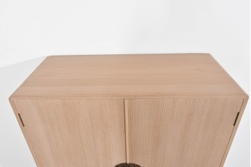 《脚(台輪)取り付け加工費込み》　中古　名店‼ 　桔梗屋箪笥店　伝統工芸師  加藤隆康作　豊富な収納を備えた桐箪笥　(R-085264)