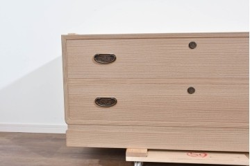 《天板取り付け加工費込み》中古　名店‼ 　桔梗屋箪笥店　伝統工芸師  加藤隆康作　品のある木目が際立つ桐箪笥ローチェスト　(R-085265)