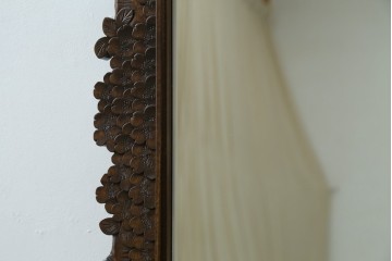 中古　美品　伝統工芸　軽井沢彫り　豪華な桜の立体彫刻が美しい特大鏡　(R-085266)