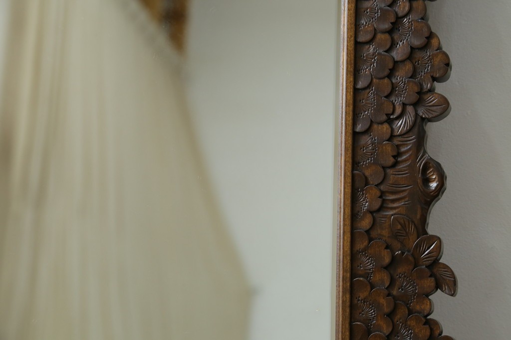 中古　美品　伝統工芸　軽井沢彫り　豪華な桜の立体彫刻が美しい特大鏡　(R-085266)