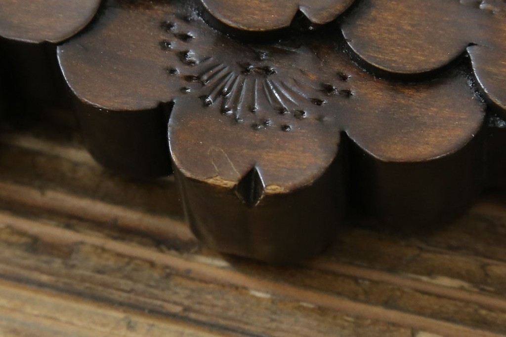 中古　美品　伝統工芸　軽井沢彫り　豪華な桜の立体彫刻が美しい特大鏡　(R-085266)