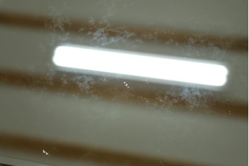 中古　美品　伝統工芸　軽井沢彫り　豪華な桜の立体彫刻が美しい特大鏡　(R-085266)