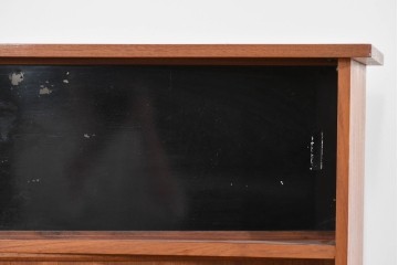 イギリスヴィンテージ　激レア　Hunters of Derby(ハンターズ オブ ダービー)　チーク材　希少な湾曲デザインがお洒落な両面使いのカクテルキャビネット　(R-085267)