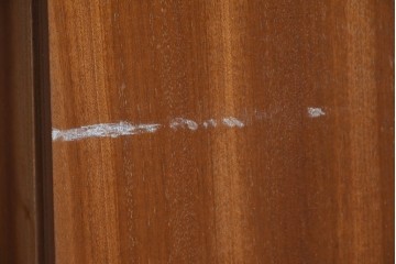 イギリスヴィンテージ　激レア　Hunters of Derby(ハンターズ オブ ダービー)　チーク材　希少な湾曲デザインがお洒落な両面使いのカクテルキャビネット　(R-085267)