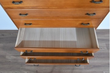 中古　横浜クラシック家具　ダニエル(Daniel)　Etranger(エトランジェ)　内部桐材　E-105　多段構成が魅力のチェスト　(R-085268)