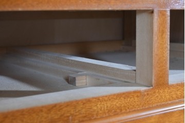 中古　横浜クラシック家具　ダニエル(Daniel)　Etranger(エトランジェ)　内部桐材　E-105　多段構成が魅力のチェスト　(R-085268)