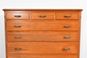 中古　横浜クラシック家具　ダニエル(Daniel)　Etranger(エトランジェ)　内部桐材　E-105　多段構成が魅力のチェスト　(R-085268)