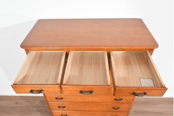 中古　横浜クラシック家具　ダニエル(Daniel)　Etranger(エトランジェ)　内部桐材　E-105　多段構成が魅力のチェスト　(R-085268)