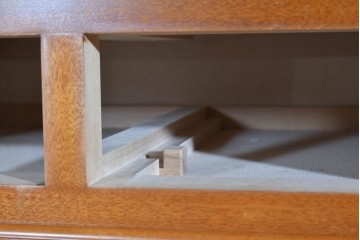 中古　横浜クラシック家具　ダニエル(Daniel)　Etranger(エトランジェ)　内部桐材　E-105　多段構成が魅力のチェスト　(R-085268)