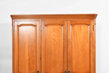 中古　美品　横浜クラシック家具 ダニエル(Daniel)　Etranger(エトランジェ)　E-101　優美なフレーム装飾が映えるワードローブ　定価約140万円相当　(R-085269)