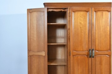 中古　美品　横浜クラシック家具 ダニエル(Daniel)　Etranger(エトランジェ)　E-101　優美なフレーム装飾が映えるワードローブ　定価約140万円相当　(R-085269)