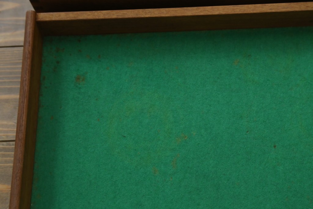 デンマークヴィンテージ　H.P. Hansen(H.P.ハンセン)　チーク材　柔らかな曲線が美しいサイドボード　(R-085270)