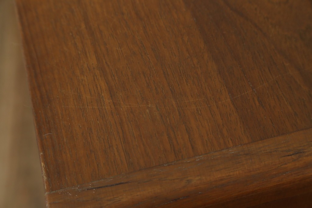 デンマークヴィンテージ　H.P. Hansen(H.P.ハンセン)　チーク材　柔らかな曲線が美しいサイドボード　(R-085270)