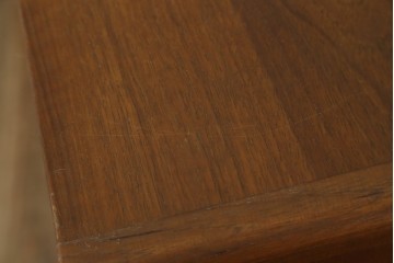 デンマークヴィンテージ　H.P. Hansen(H.P.ハンセン)　チーク材　柔らかな曲線が美しいサイドボード　(R-085270)