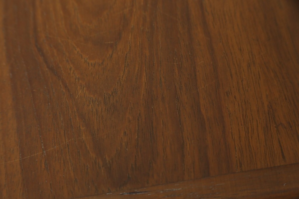 デンマークヴィンテージ　H.P. Hansen(H.P.ハンセン)　チーク材　柔らかな曲線が美しいサイドボード　(R-085270)