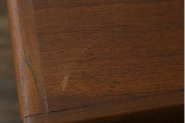 デンマークヴィンテージ　H.P. Hansen(H.P.ハンセン)　チーク材　柔らかな曲線が美しいサイドボード　(R-085270)