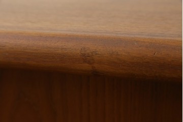 デンマークヴィンテージ　H.P. Hansen(H.P.ハンセン)　チーク材　柔らかな曲線が美しいサイドボード　(R-085270)