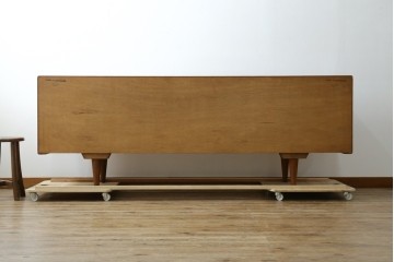 デンマークヴィンテージ　H.P. Hansen(H.P.ハンセン)　チーク材　柔らかな曲線が美しいサイドボード　(R-085270)