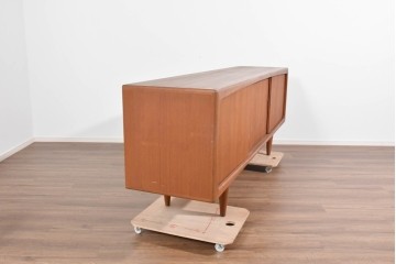 デンマークヴィンテージ　H.P. Hansen(H.P.ハンセン)　チーク材　柔らかな曲線が美しいサイドボード　(R-085270)