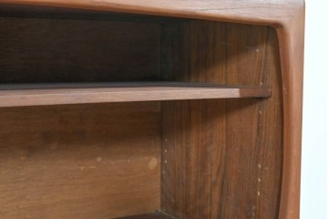 デンマークヴィンテージ　H.P. Hansen(H.P.ハンセン)　チーク材　柔らかな曲線が美しいサイドボード　(R-085270)