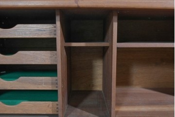 デンマークヴィンテージ　H.P. Hansen(H.P.ハンセン)　チーク材　柔らかな曲線が美しいサイドボード　(R-085270)