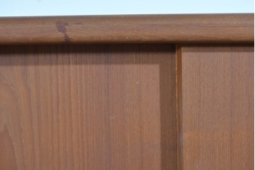 デンマークヴィンテージ　H.P. Hansen(H.P.ハンセン)　チーク材　柔らかな曲線が美しいサイドボード　(R-085270)