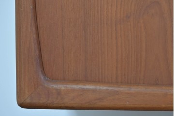 デンマークヴィンテージ　H.P. Hansen(H.P.ハンセン)　チーク材　柔らかな曲線が美しいサイドボード　(R-085270)