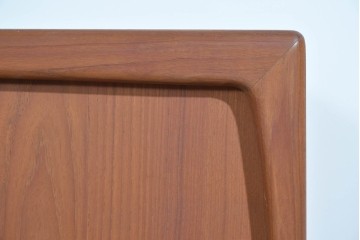 デンマークヴィンテージ　H.P. Hansen(H.P.ハンセン)　チーク材　柔らかな曲線が美しいサイドボード　(R-085270)