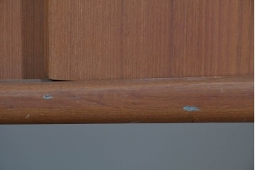 デンマークヴィンテージ　H.P. Hansen(H.P.ハンセン)　チーク材　柔らかな曲線が美しいサイドボード　(R-085270)