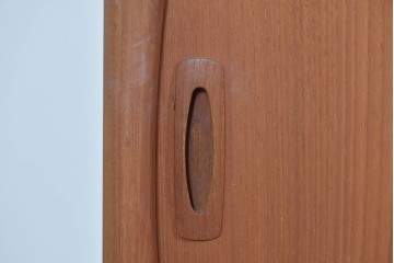 デンマークヴィンテージ　H.P. Hansen(H.P.ハンセン)　チーク材　柔らかな曲線が美しいサイドボード　(R-085270)