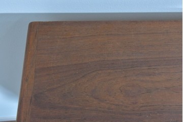 デンマークヴィンテージ　H.P. Hansen(H.P.ハンセン)　チーク材　柔らかな曲線が美しいサイドボード　(R-085270)